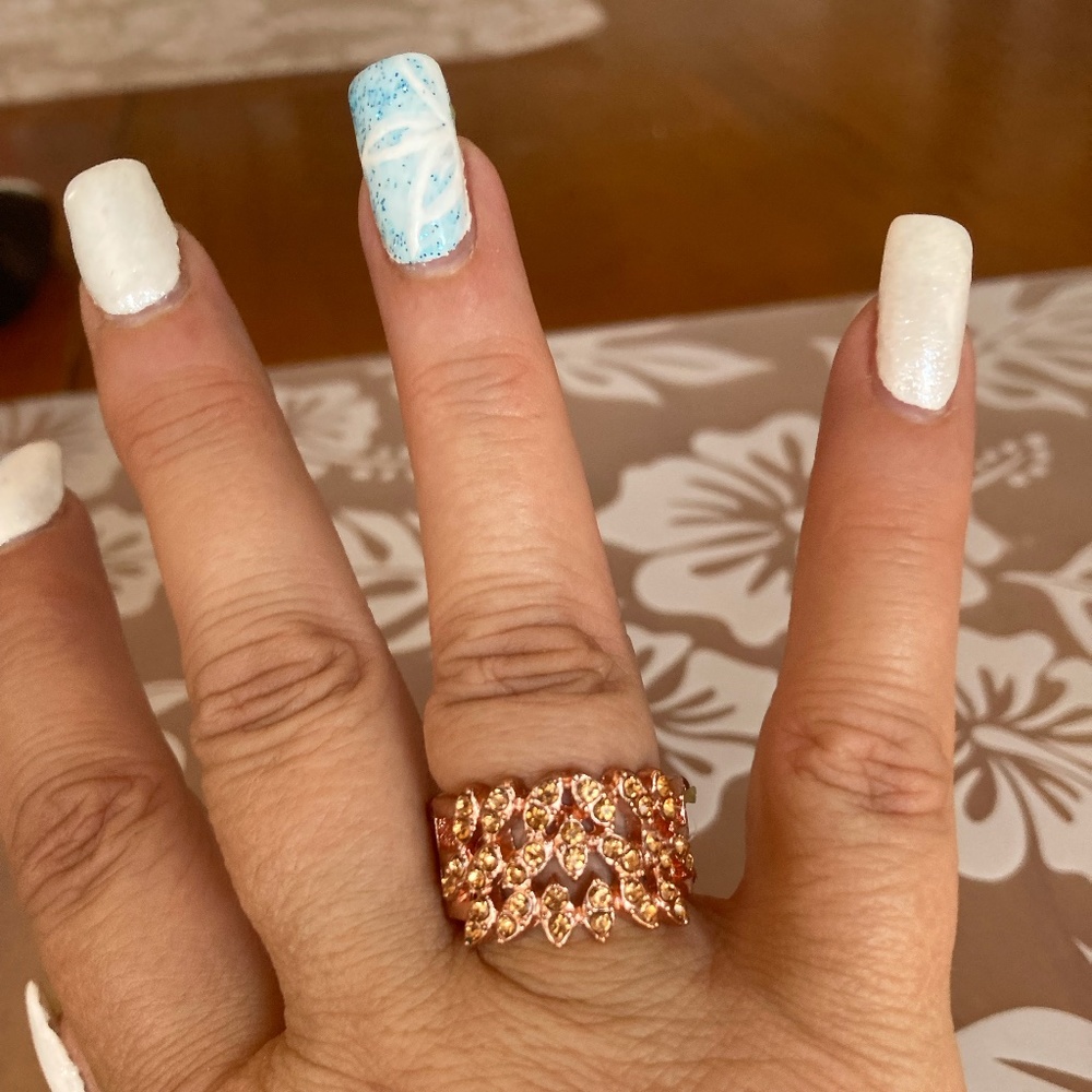 NWOT ROSE GOLD STRETCH RING